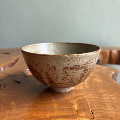 Artist-Signed Karatsu-Style Chawan Tea Bowl Inscribed 'Kiyoshi', Signed Box