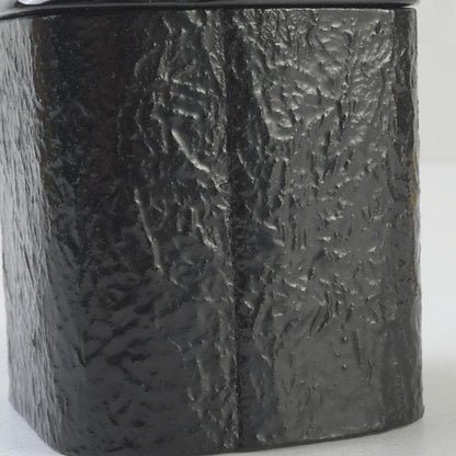 Shoho — Tachi-bina Maki-e Ikkan Natsume, Black Lacquer Tea Caddy with Hina Dolls and Plum