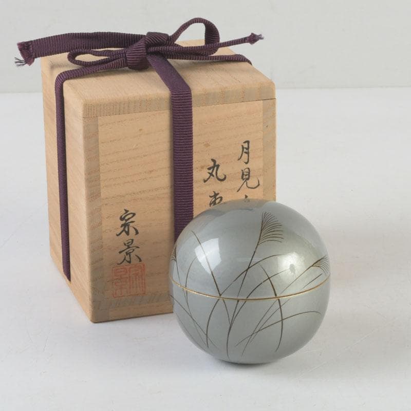 Miyata Sōkei Tsukimi Rabbit Gold Maki-e Maru-Natsume Tea Caddy