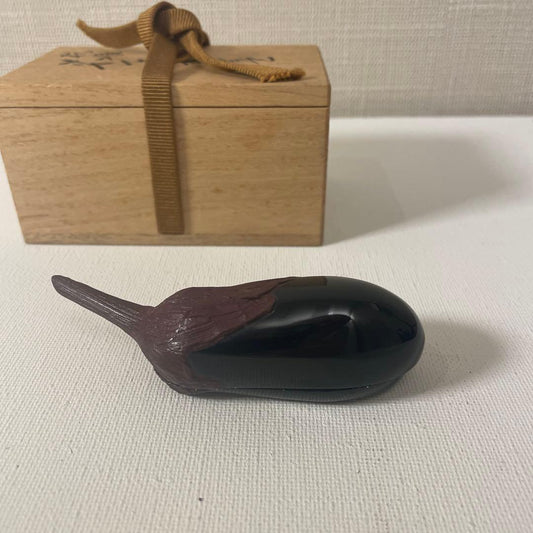 Shida Fukuya Eggplant Kogo — Nasu-Gata Lacquer Incense Container, Naturalistic Form, Tomobako