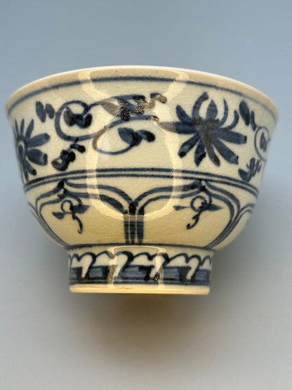 Makuzu Kosai Annan-Style Chawan — Blue Arabesque Tea Bowl from Kyoto's Makuzu Kiln