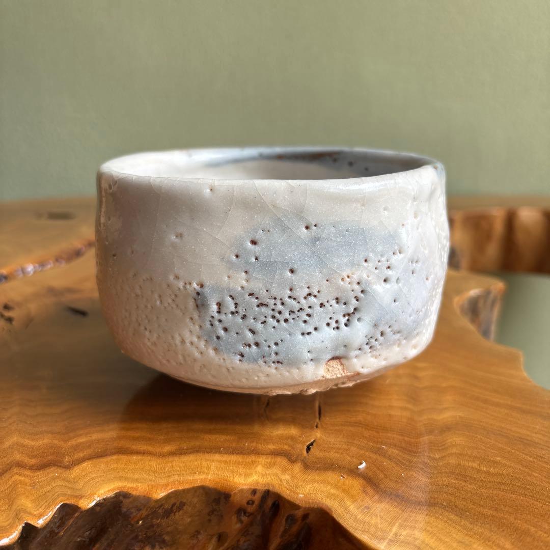 Shino Ware Matcha Tea Bowl by Listed Artist — Feldspar White Glaze with Hiiro, Signed Tomobako