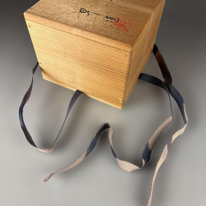 Yamaoka Shozo Kyo-yaki Chawan Black Gold Medallion Crane Tomobako