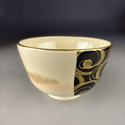 Yamaoka Shozo Kyo-yaki Chawan Black Gold Medallion Crane Tomobako