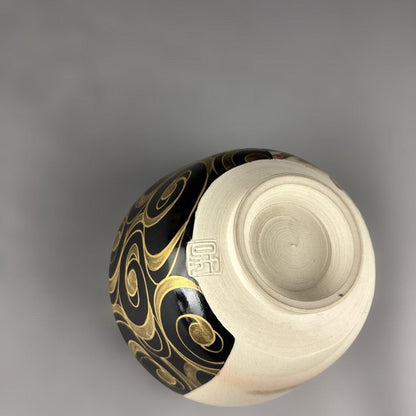 Yamaoka Shozo Kyo-yaki Chawan Black Gold Medallion Crane Tomobako