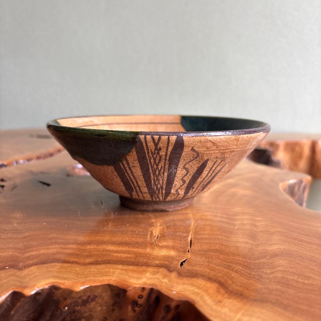 E-Oribe Hira Chawan Japanese Matcha Tea Bowl — Iron Brush Reed Motif, Green Copper Glaze, Mino Ware Studio Pottery