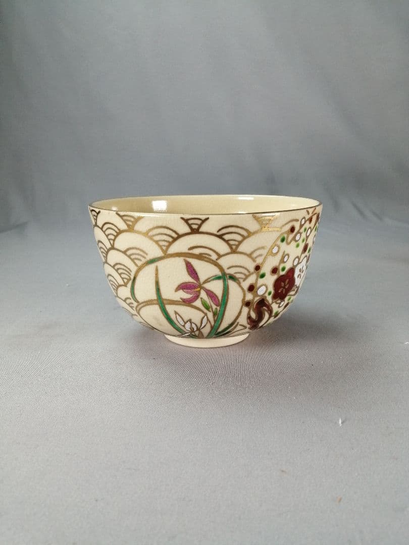 Ninsei-Style Overglaze Chawan — Narutaki Kiln Jogaku, Plum Wave, Signed Box
