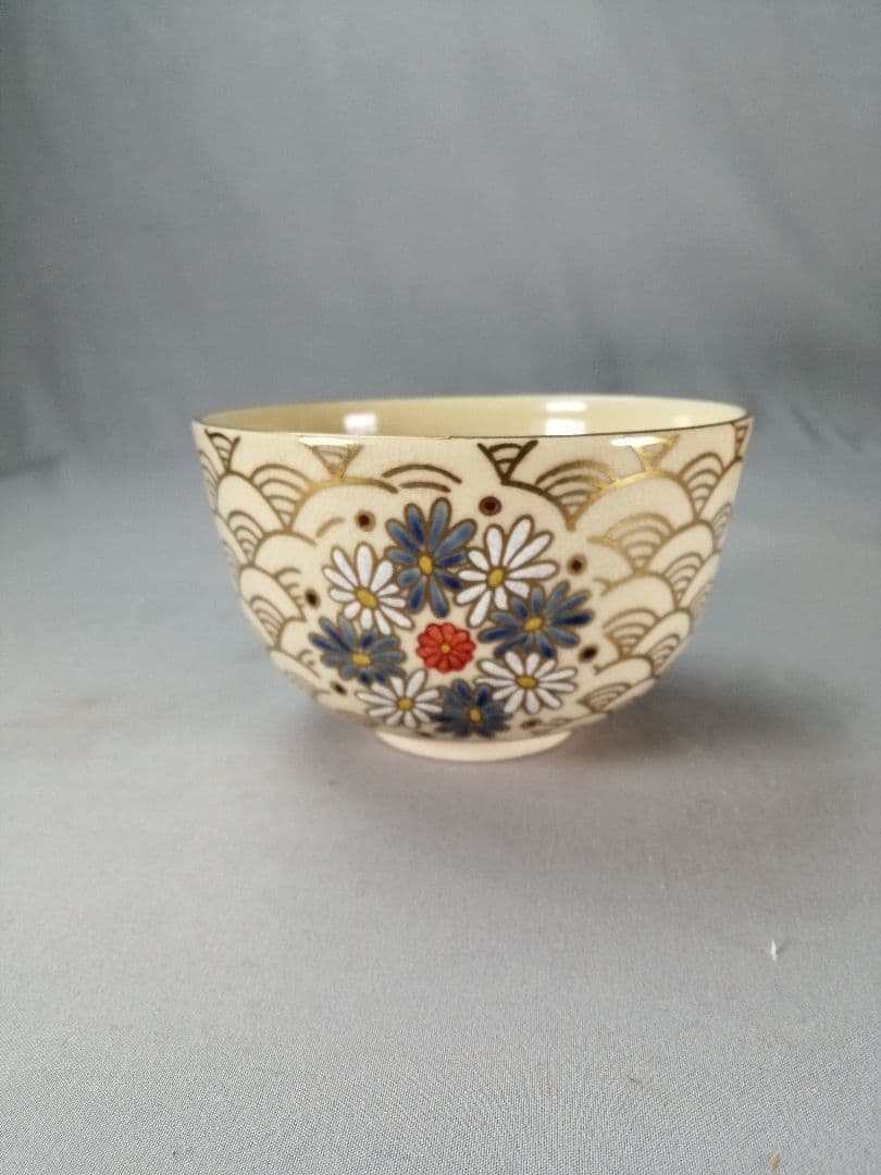 Ninsei-Style Overglaze Chawan — Narutaki Kiln Jogaku, Plum Wave, Signed Box