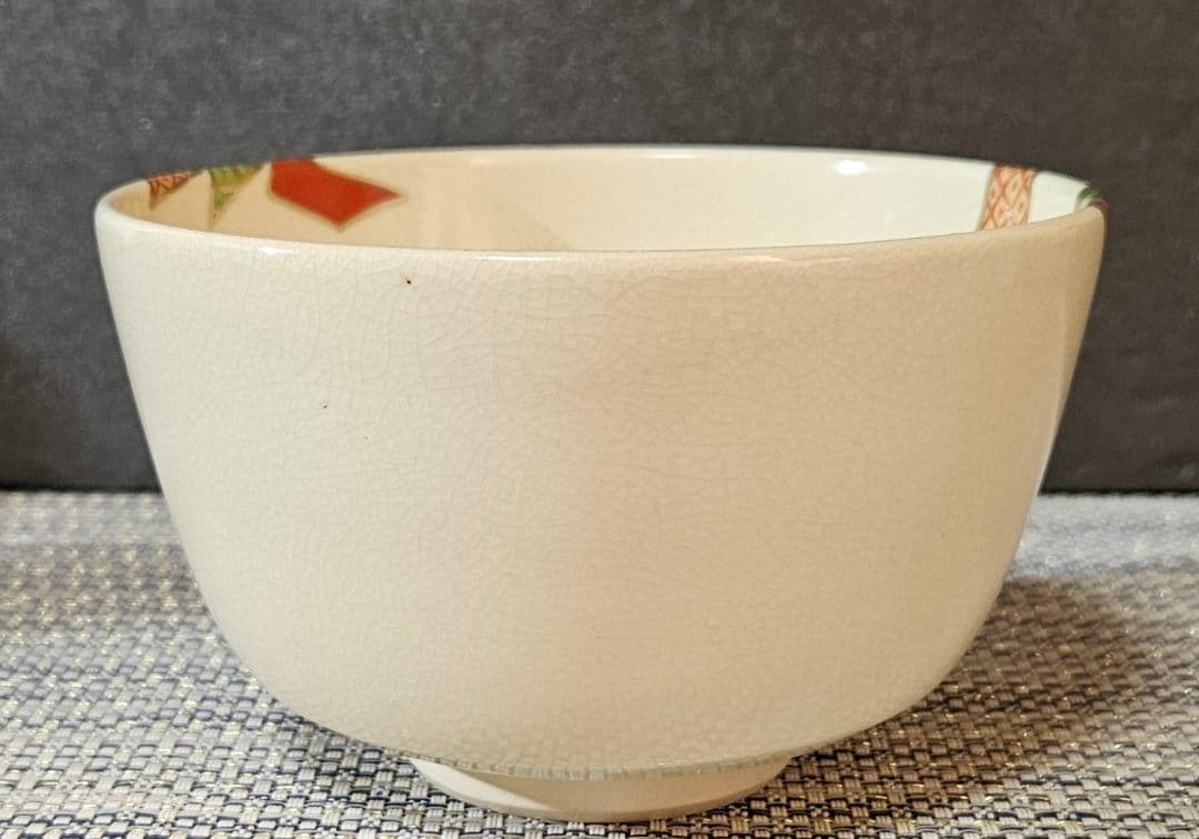Nishio Zuiho Kinran-iro-e Noshi Design Tea Bowl — Kyo-yaki Chawan
