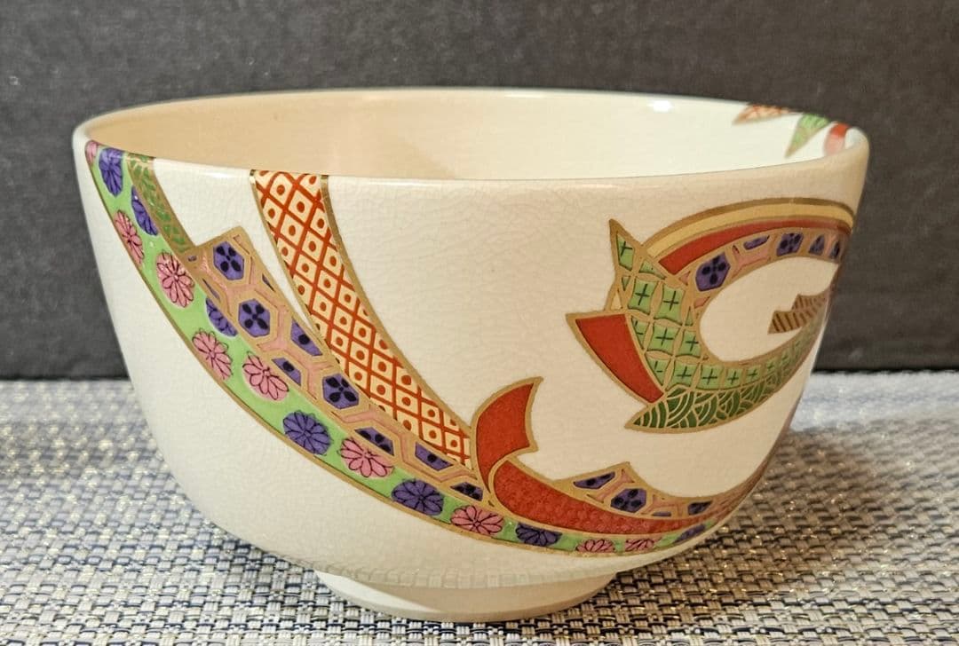 Nishio Zuiho Kinran-iro-e Noshi Design Tea Bowl — Kyo-yaki Chawan
