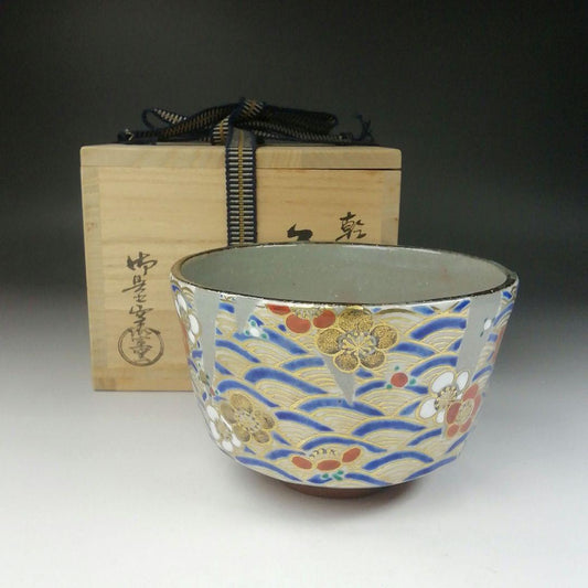 Kenzan Plum Blossom Tea Bowl by Omuro-gama - Seigaiha Gold