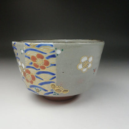 Kenzan Plum Blossom Tea Bowl by Omuro-gama - Seigaiha Gold