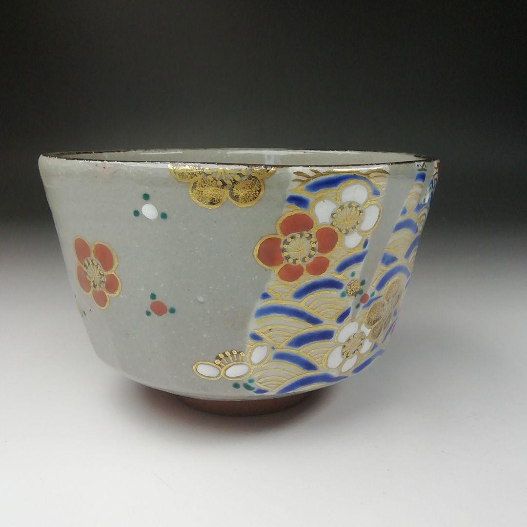 Kenzan Plum Blossom Tea Bowl by Omuro-gama - Seigaiha Gold