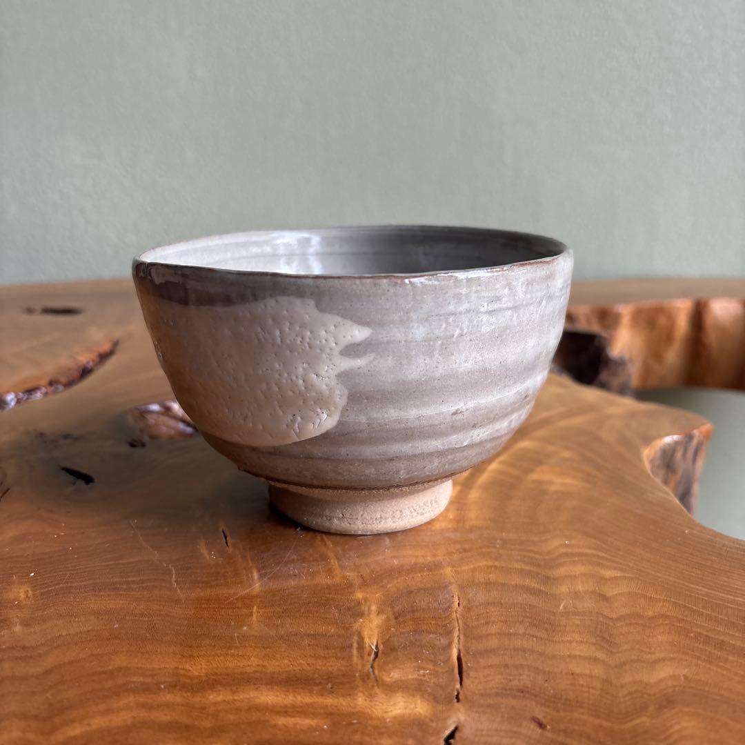 Hakeme Matcha Tea Bowl by Kisshogama — White Brush Slip Chawan with Signed Wooden Box