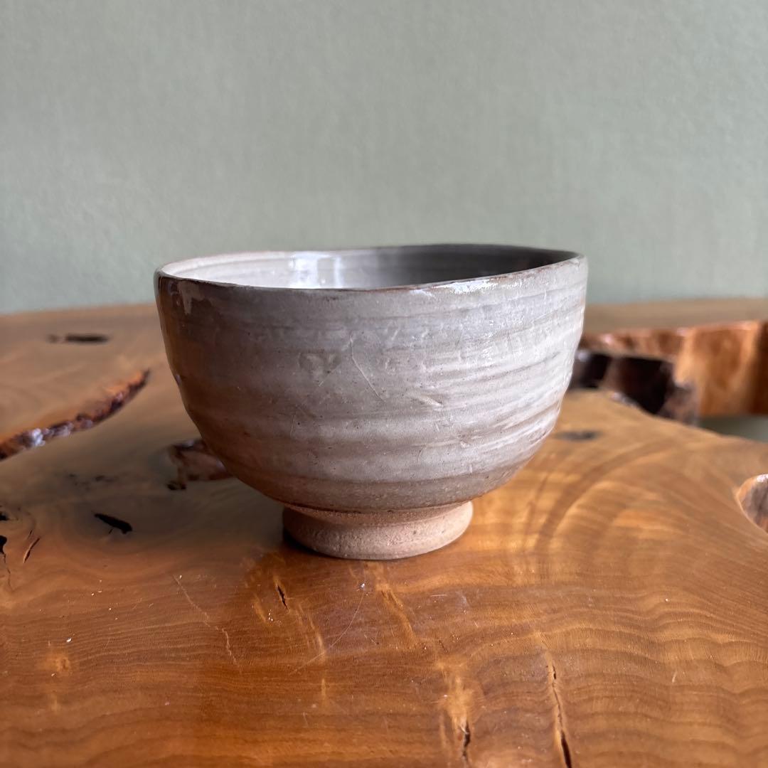 Hakeme Matcha Tea Bowl by Kisshogama — White Brush Slip Chawan with Signed Wooden Box