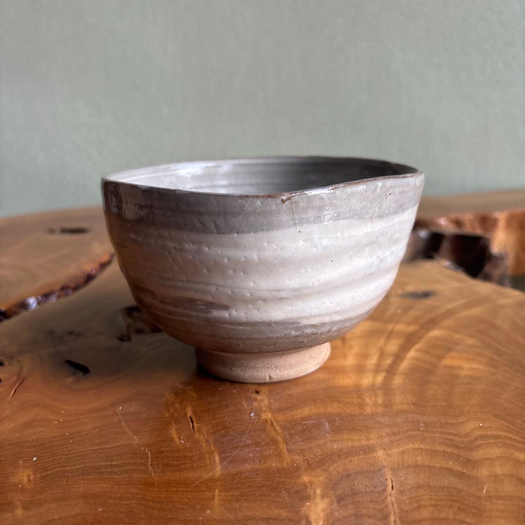 Hakeme Matcha Tea Bowl by Kisshogama — White Brush Slip Chawan with Signed Wooden Box