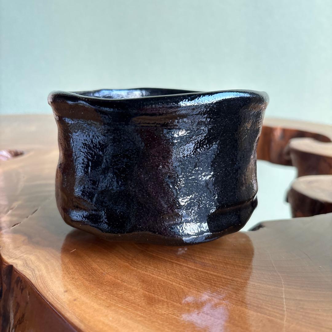 Kuro-Oribe Tea Bowl Aoba-kaze by Junri — Black Glaze Wabi Chawan