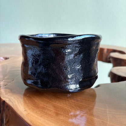 Kuro-Oribe Tea Bowl Aoba-kaze by Junri — Black Glaze Wabi Chawan