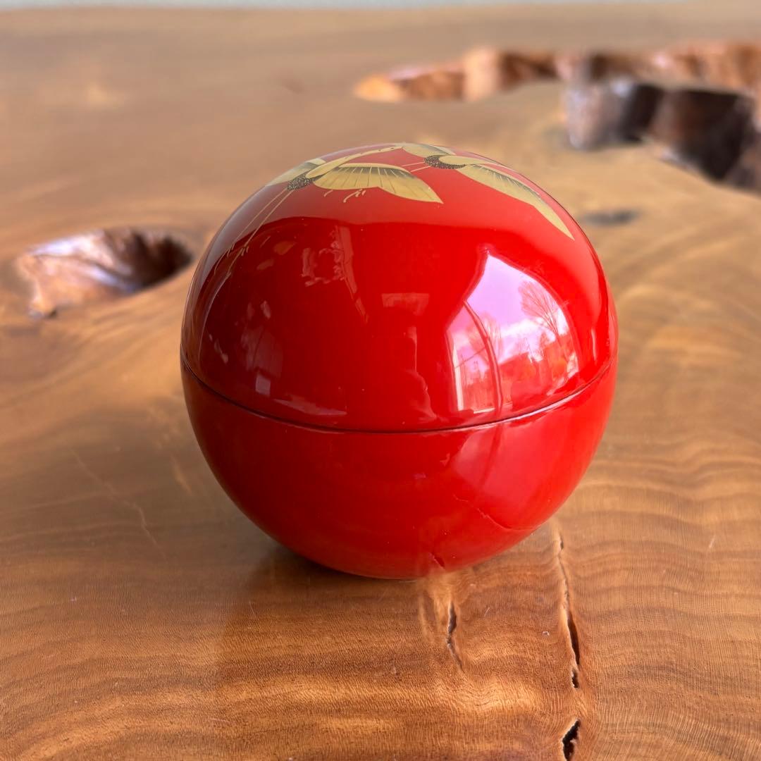 Miyata Sokei Tombo Maki-e Natsume — Echizen Master, Spherical Vermillion with Gold Dragonfly, Signed Box