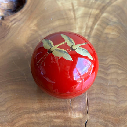Miyata Sokei Tombo Maki-e Natsume — Echizen Master, Spherical Vermillion with Gold Dragonfly, Signed Box