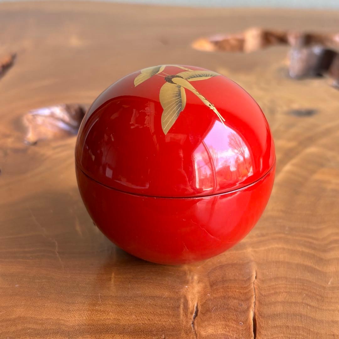 Miyata Sokei Tombo Maki-e Natsume — Echizen Master, Spherical Vermillion with Gold Dragonfly, Signed Box