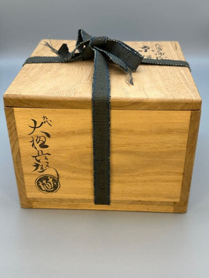 Ohi Chozaemon IX Chawan Ame Glaze Hanashobu Iris Tea Bowl Kanazawa Ohi Ware Urasenke Hand-Built Matcha Chawan with Tomobako