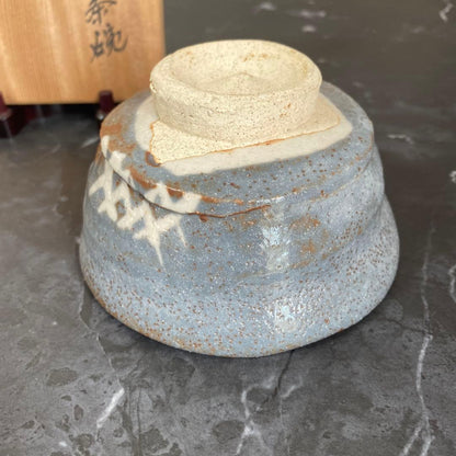 Nonaka Shunkiyo Nezumi-Shino Tea Bowl — Mino Ware Chawan with Tomobako