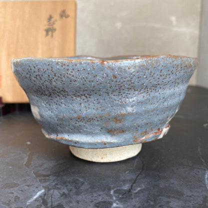 Nonaka Shunkiyo Nezumi-Shino Tea Bowl — Mino Ware Chawan with Tomobako