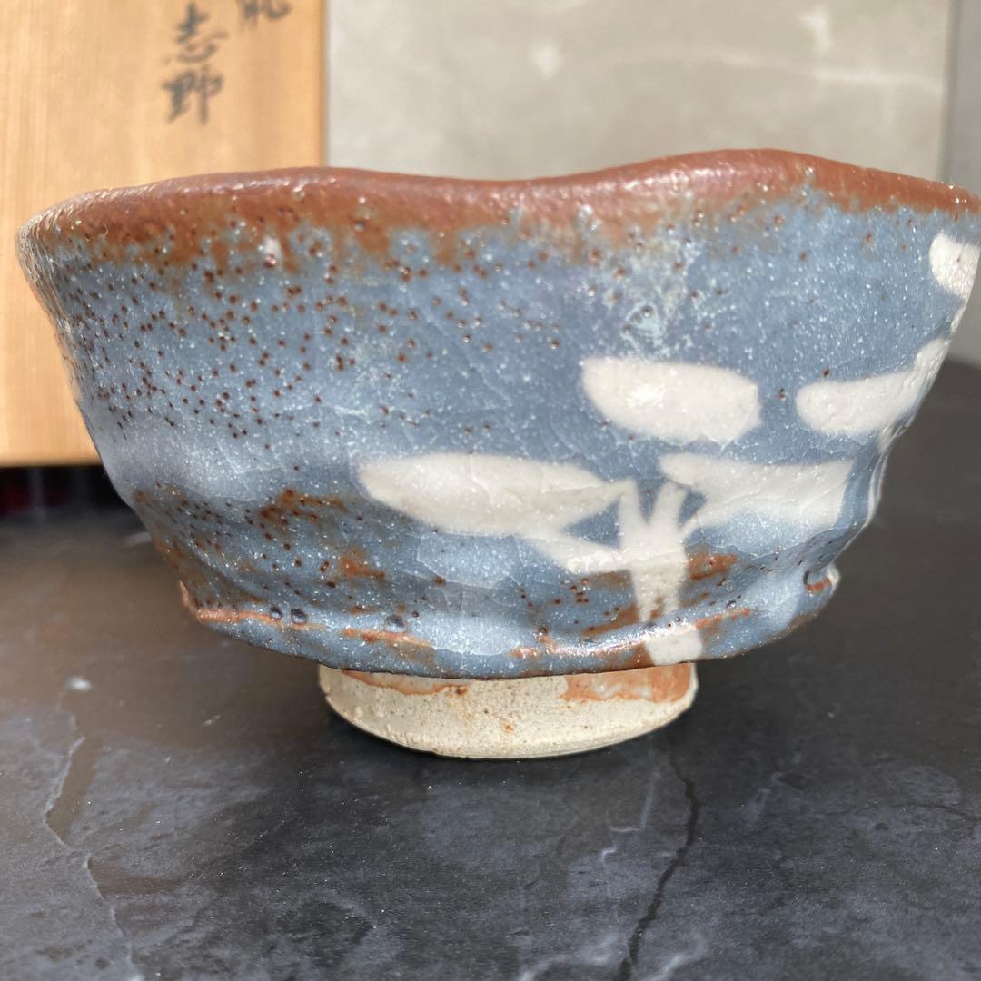 Nonaka Shunkiyo Nezumi-Shino Tea Bowl — Mino Ware Chawan with Tomobako