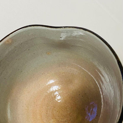Oshikoji-yaki White Flower Matcha Bowl by Shozaemon, Gold Accents