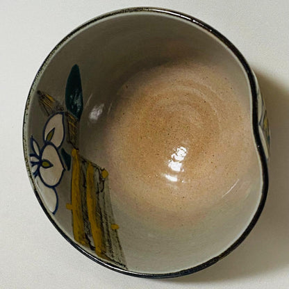 Oshikoji-yaki White Flower Matcha Bowl by Shozaemon, Gold Accents