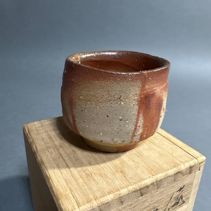 Bizen Yaki Guinomi by Yamashita Joji — Hidasuki Sake Cup with Signed Box