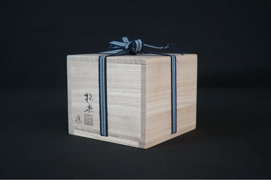 Kenzan-Style Musubi Camellia Matcha Bowl by Hashimoto Jogaku — Kyoto Polychrome Chawan with Tomobako