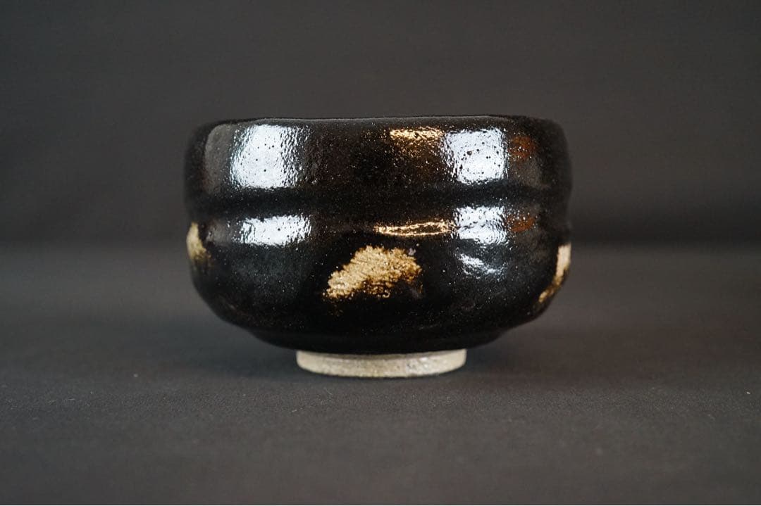 Kenzan-Style Musubi Camellia Matcha Bowl by Hashimoto Jogaku — Kyoto Polychrome Chawan with Tomobako