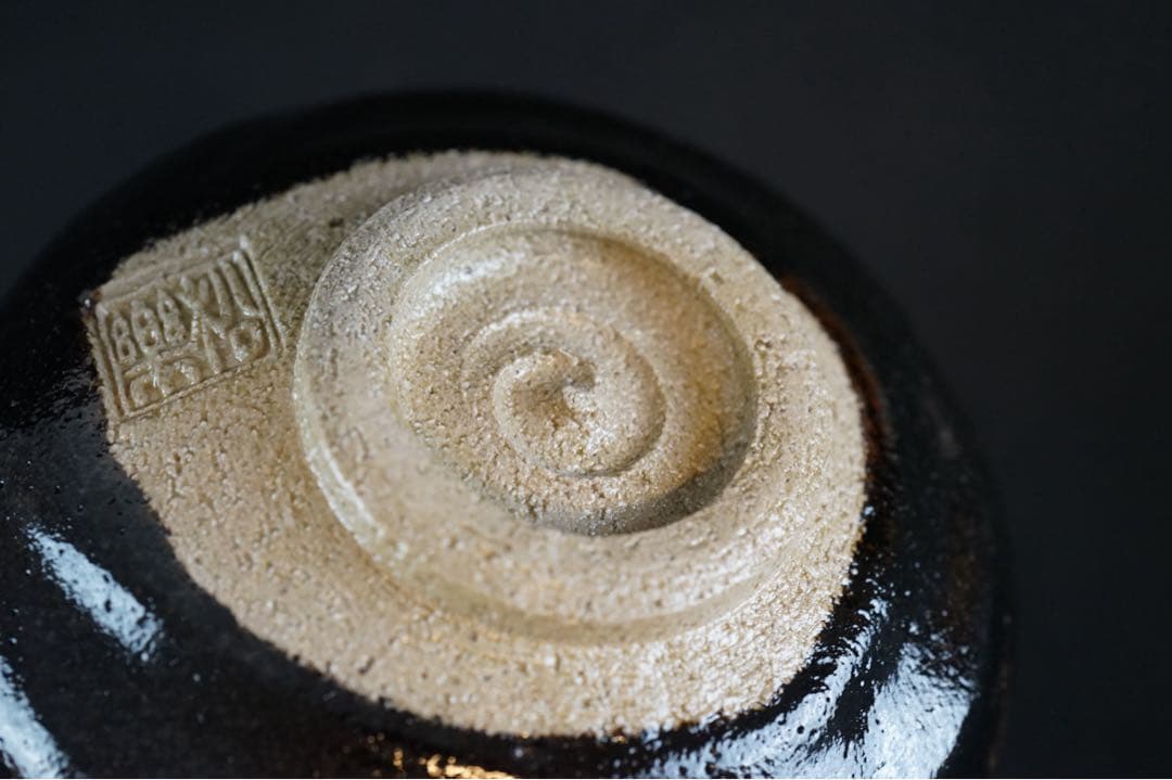 Kenzan-Style Musubi Camellia Matcha Bowl by Hashimoto Jogaku — Kyoto Polychrome Chawan with Tomobako