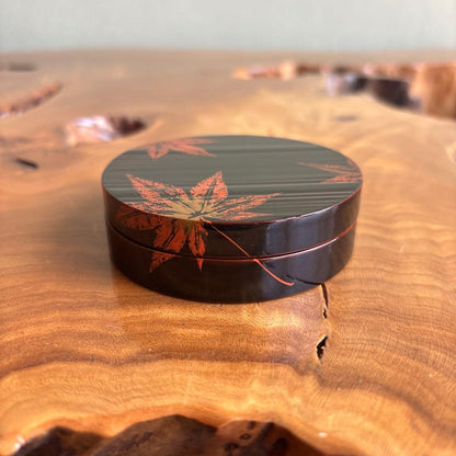 Tantansai-Gonomi Tamukeyama Maki-e Lacquer Kogō Incense Container