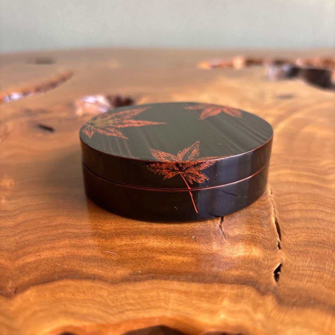 Tantansai-Gonomi Tamukeyama Maki-e Lacquer Kogō Incense Container