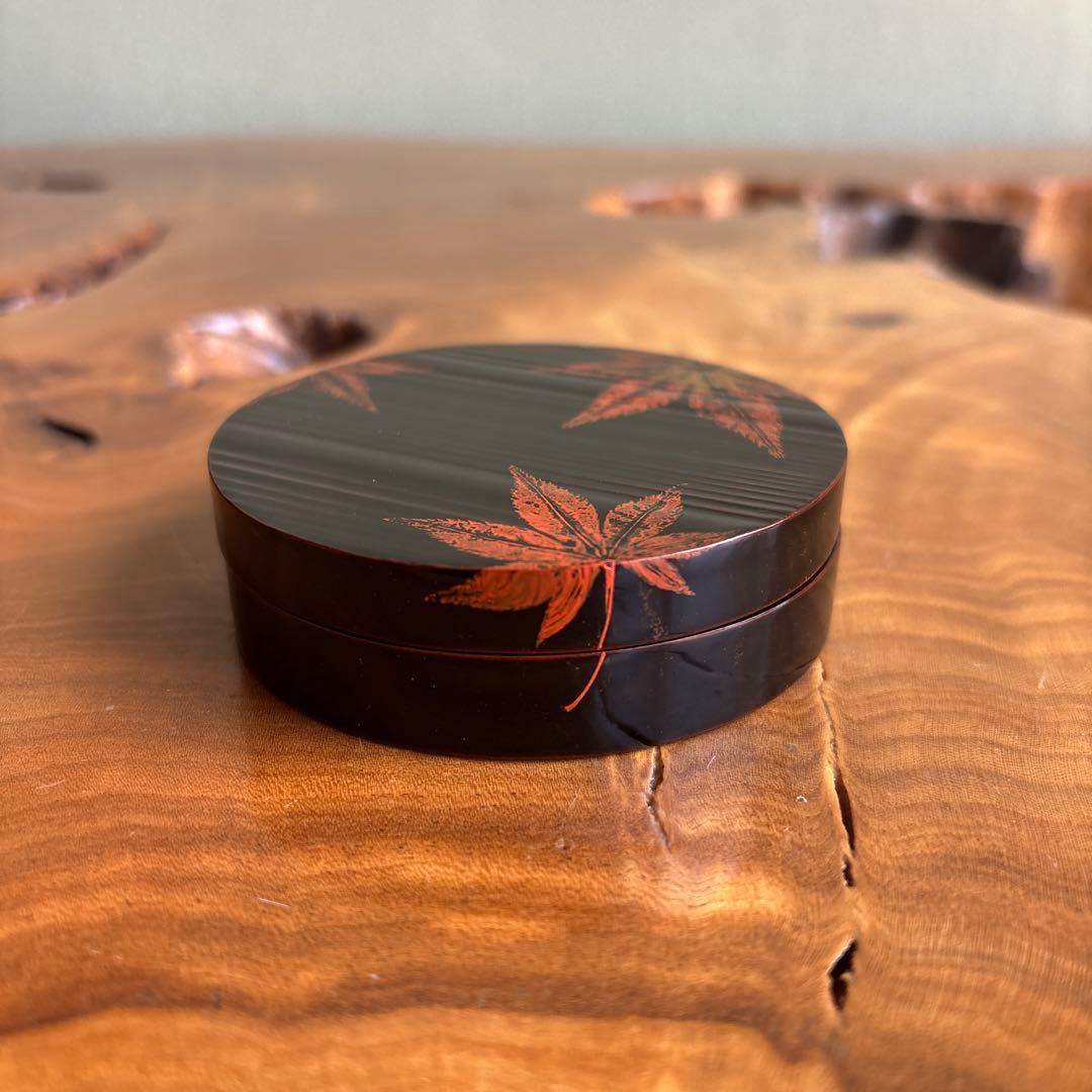 Tantansai-Gonomi Tamukeyama Maki-e Lacquer Kogō Incense Container