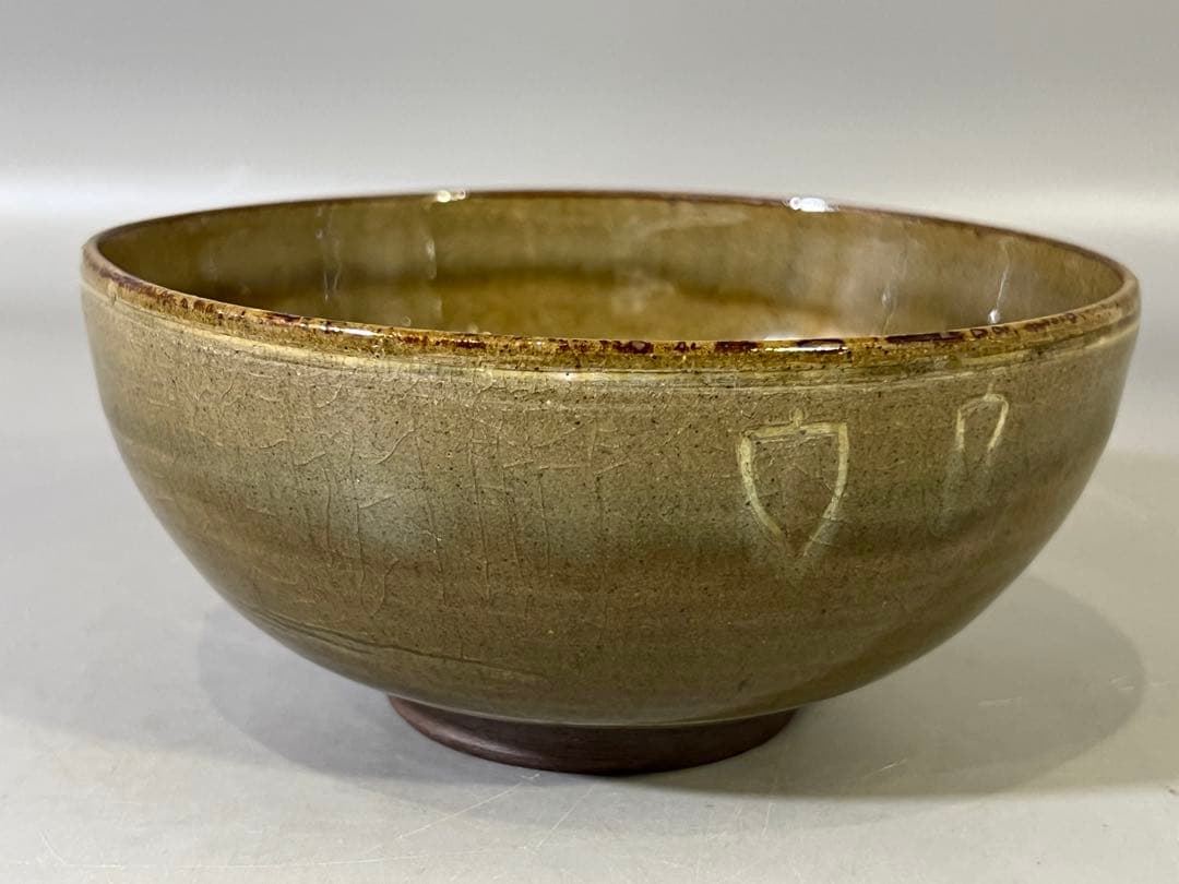 Unkaku Goryeo Celadon Style Bowl by Yokoi Beikin - Japanese Ceramic Art with Crane Motif
