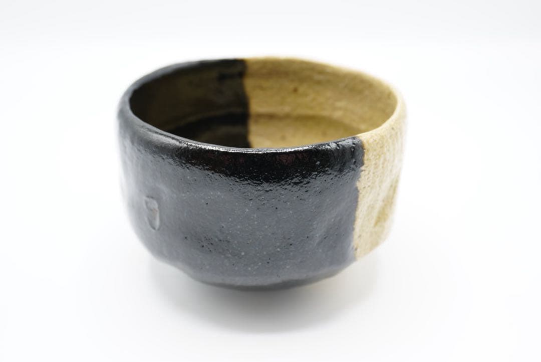Split Black and Gold Raku Tea Bowl 'Zuiun' by Shoraku III - Two-Tone Kyoto Chawan