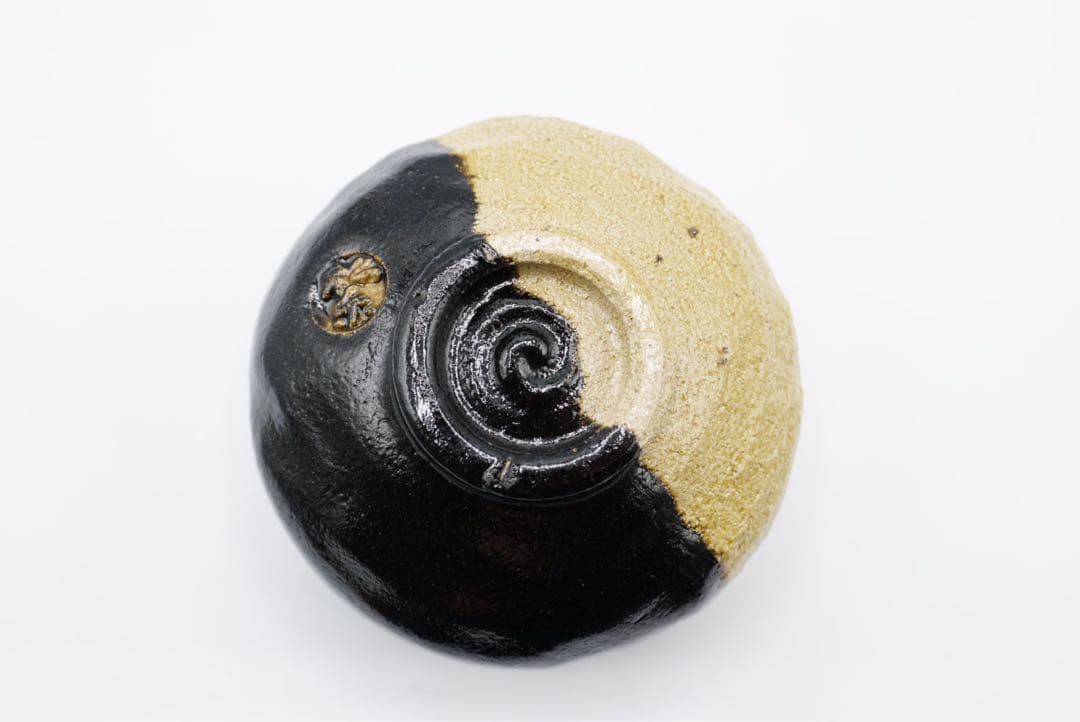 Split Black and Gold Raku Tea Bowl 'Zuiun' by Shoraku III - Two-Tone Kyoto Chawan