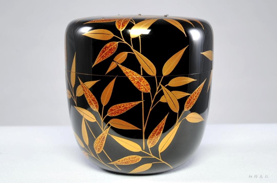 Nakamura Souin Tsuyu-Zasa Maki-e Chu-Natsume Tea Caddy — Gold Dew on Bamboo Grass, Signed Box