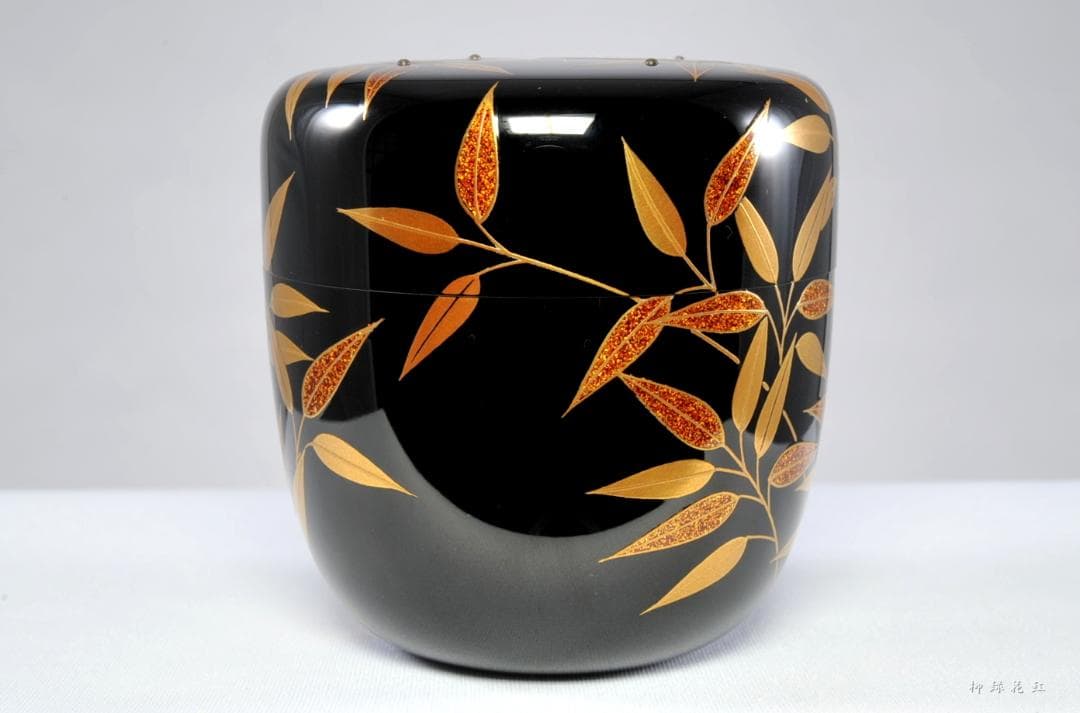 Nakamura Souin Tsuyu-Zasa Maki-e Chu-Natsume Tea Caddy — Gold Dew on Bamboo Grass, Signed Box