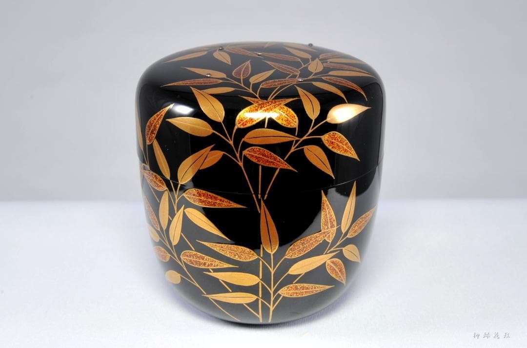 Nakamura Souin Tsuyu-Zasa Maki-e Chu-Natsume Tea Caddy — Gold Dew on Bamboo Grass, Signed Box