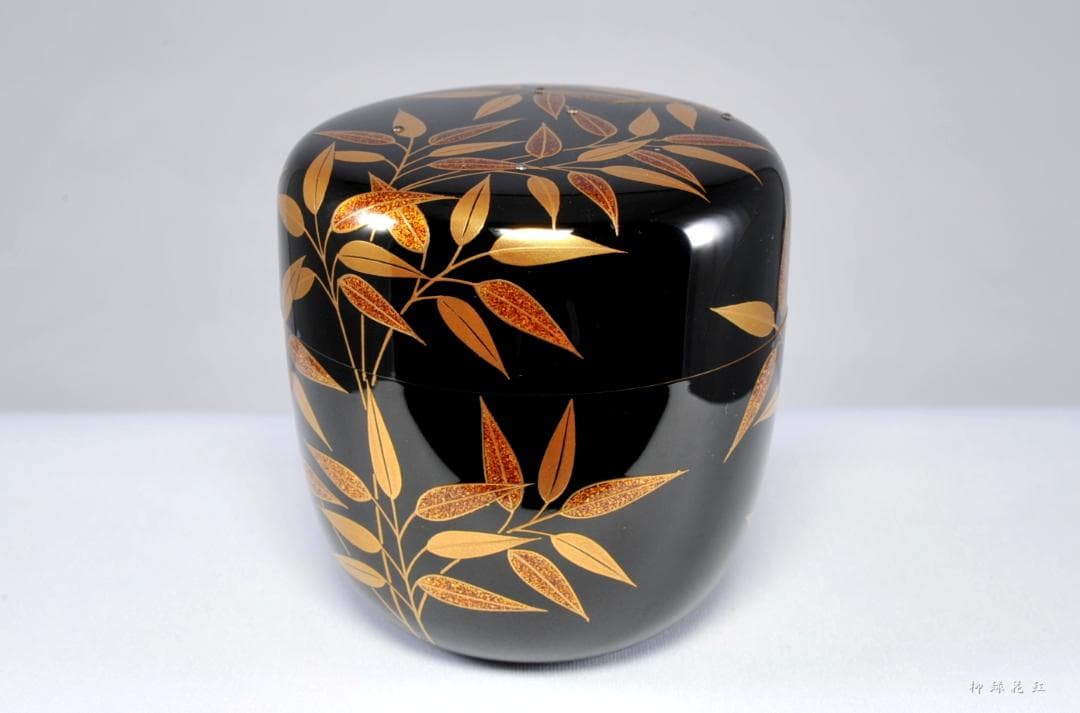 Nakamura Souin Tsuyu-Zasa Maki-e Chu-Natsume Tea Caddy — Gold Dew on Bamboo Grass, Signed Box