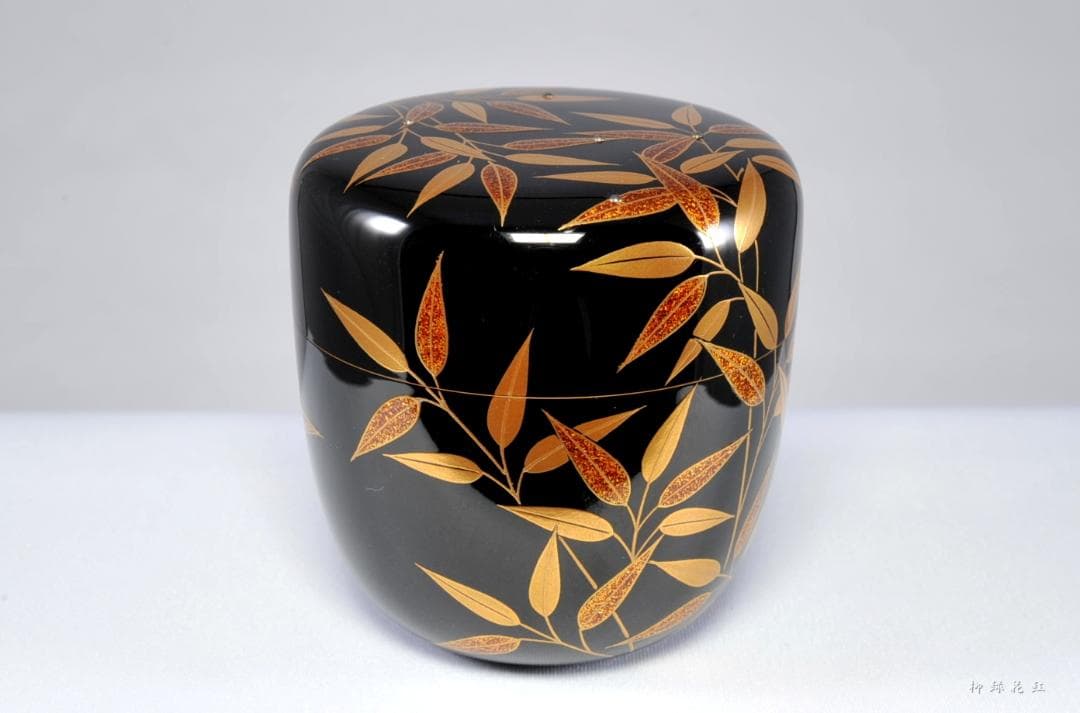 Nakamura Souin Tsuyu-Zasa Maki-e Chu-Natsume Tea Caddy — Gold Dew on Bamboo Grass, Signed Box