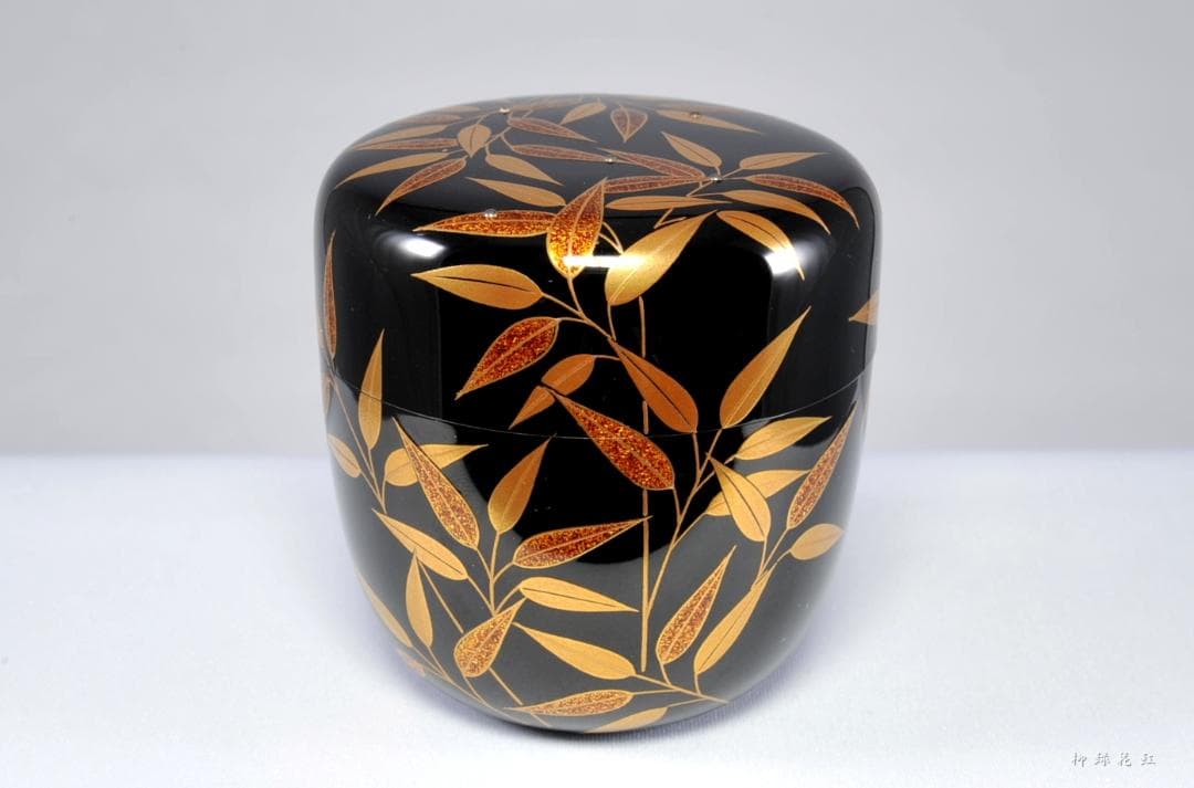 Nakamura Souin Tsuyu-Zasa Maki-e Chu-Natsume Tea Caddy — Gold Dew on Bamboo Grass, Signed Box