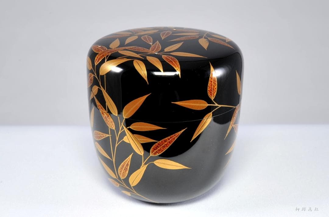Nakamura Souin Tsuyu-Zasa Maki-e Chu-Natsume Tea Caddy — Gold Dew on Bamboo Grass, Signed Box