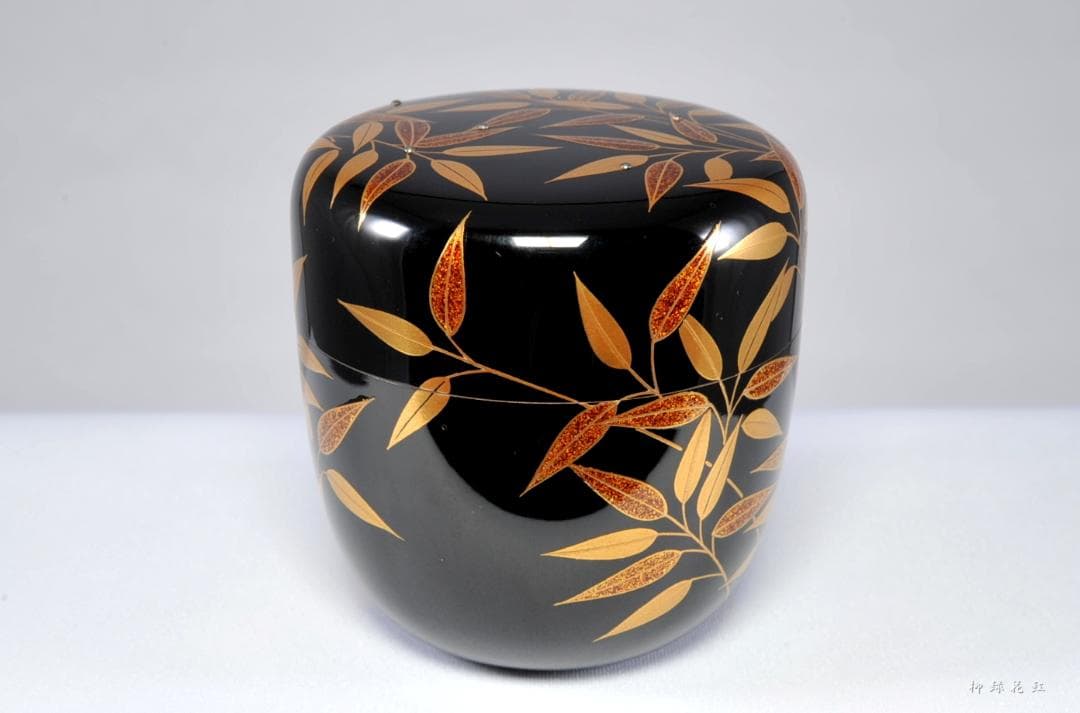 Nakamura Souin Tsuyu-Zasa Maki-e Chu-Natsume Tea Caddy — Gold Dew on Bamboo Grass, Signed Box