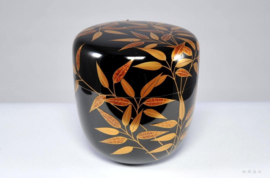 Nakamura Souin Tsuyu-Zasa Maki-e Chu-Natsume Tea Caddy — Gold Dew on Bamboo Grass, Signed Box